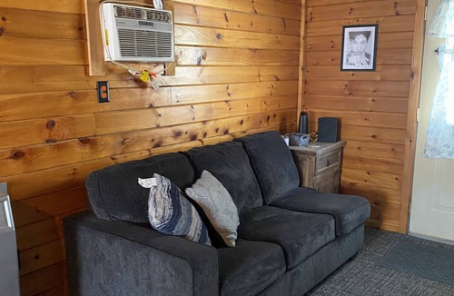 Fort Ann Apartment | Quiet, cozy apartment….Centrally located!