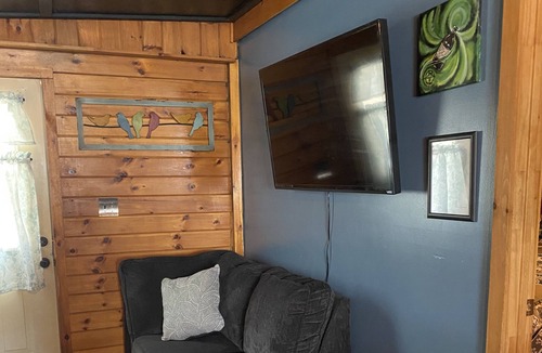 Fort Ann Apartment | Quiet, cozy apartment….Centrally located!