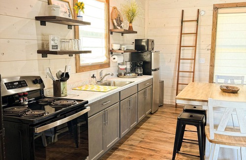 De Queen Cabin | Quiet Cozy Cabin on Little River.