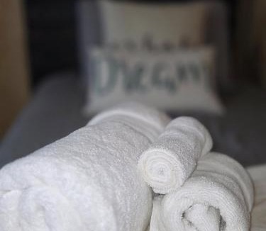 Quitman House | Quiet Cozy Cabin with essentials Minutes to Lake Fork