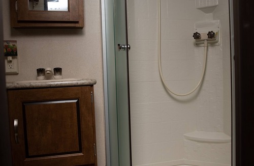 Niceville House | Quiet Cozy Camper w/ Internet