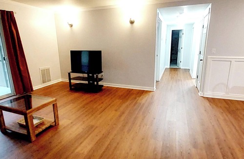 Pleasant Valley Condo | Quiet Cozy condo in Vancouver