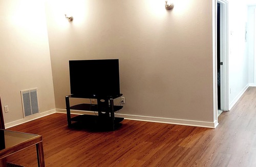 Pleasant Valley Condo | Quiet Cozy condo in Vancouver