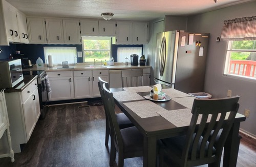 Scotia Cabin | Quiet & Cozy Cottonwood Cottage in Scotia