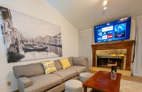 Round Rock House | Quiet, Cozy Private Home with spacious backyard, mins to major shops, highways