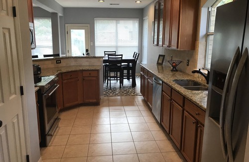 Alden Bridge House | Quiet cul-de-sac in The Woodlands, Huge fenced backyard