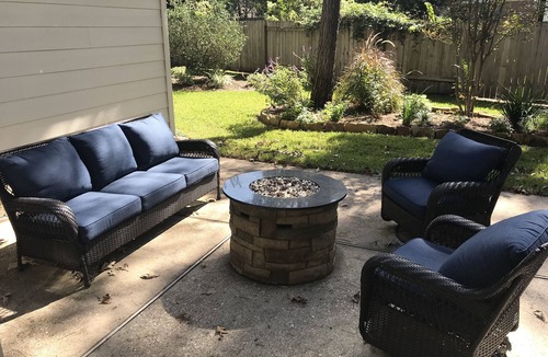 Alden Bridge House | Quiet cul-de-sac in The Woodlands, Huge fenced backyard