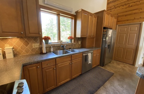 Huddleston House | Quiet Deep Water Retreat Best Lake Views Sleeps 13 Family Friendly