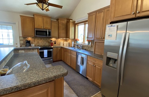 Huddleston House | Quiet Deep Water Retreat Best Lake Views Sleeps 13 Family Friendly