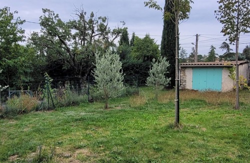 Forcalquier House | Quiet, detached house close to shops and hiking trails.