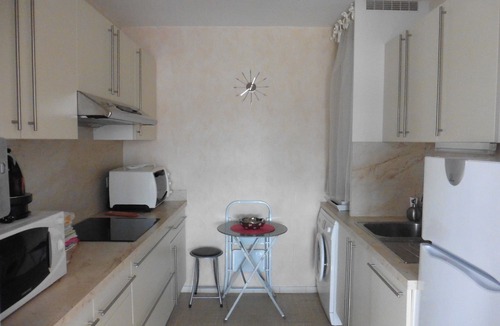 Avignon Apartment | Quiet downtown apartment +/- garage