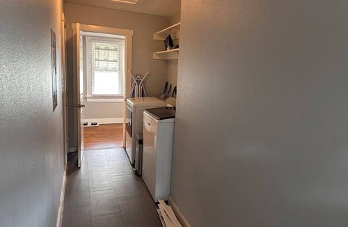 Mahncke Park House | Quiet Downtown Home off Broadway. Walking Distance from 3 major museums.