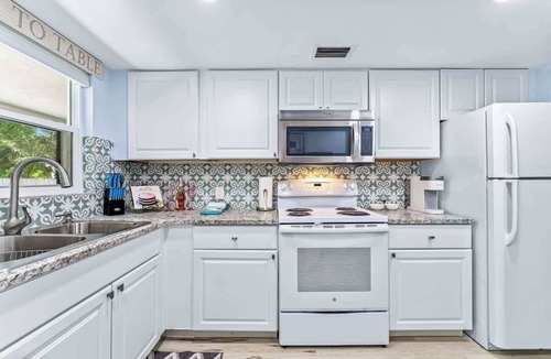 Laurel Park Villa | Quiet Downtown Sarasota Villa. 2 bed 2 bath. 644