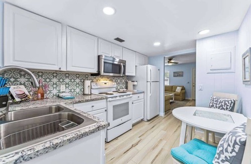 Laurel Park Villa | Quiet Downtown Sarasota Villa. 2 bed 2 bath. 644