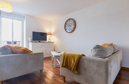 Les Moutiers-en-Retz Apartment | Quiet duplex near beach, secure parking, small pet allowed