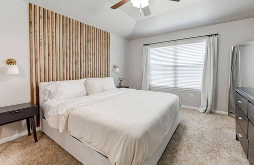 Manor House | Quiet E Austin Home-Low Fees, Dog Friendly