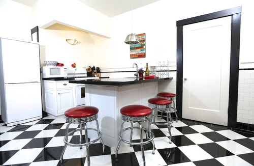 Glen Park Apartment | Quiet Elegance - Fabulous Location - Everything You Need