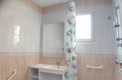 Comigne Apartment | Quiet, elegant studio rental