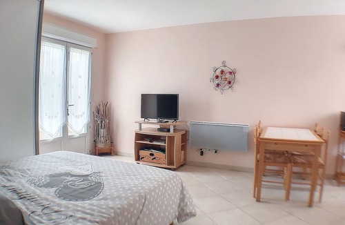 Comigne Apartment | Quiet, elegant studio rental