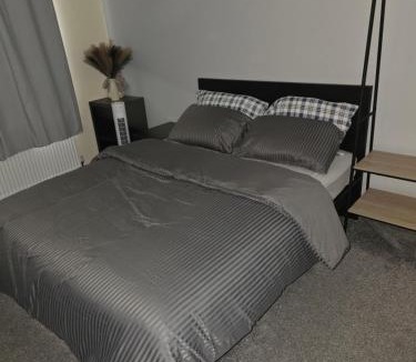 Ridgeway House | Quiet Ensuite Room in Rotherham