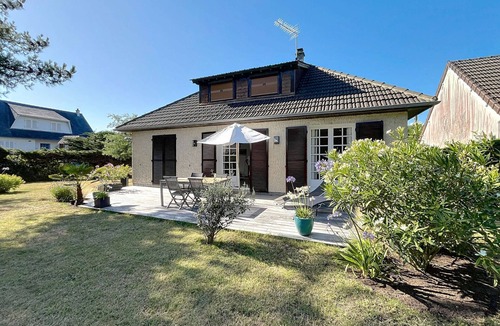 Saint-Pair-sur-Mer House | Quiet Escape: Cozy Beach House with Terrace, Sleeps 8