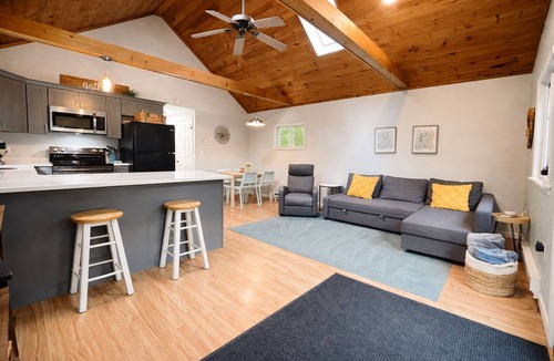 Ashville House | Quiet Escape, Peaceful Lake Glimpses