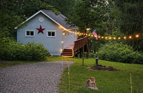 Ashville House | Quiet Escape, Peaceful Lake Glimpses
