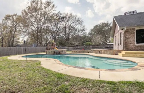 Crestview House | Quiet escape with pool and spa