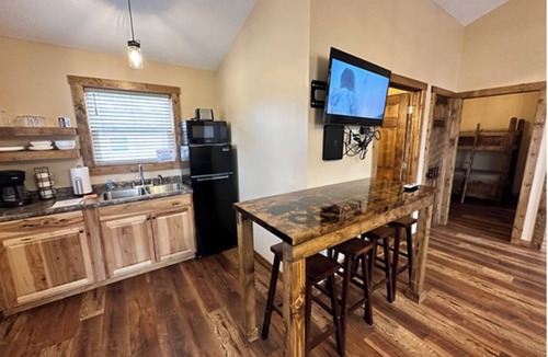 Attica Villa | QUIET EXHAUST - 2 Bedroom Efficiency Luxury Cabin