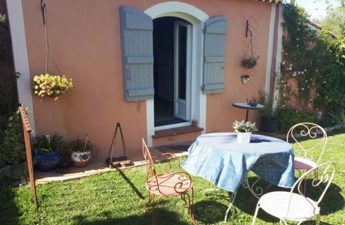 Saint-Paul-en-Foret Apartment | Quiet F2 for weekends/weeks/months