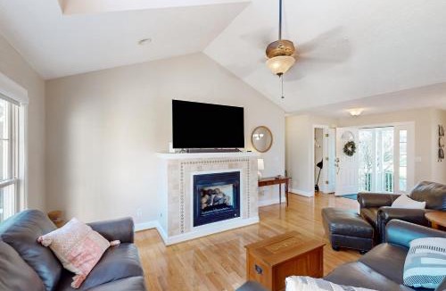 Huddleston House | Quiet Fairways