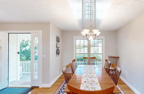 Huddleston House | Quiet Fairways