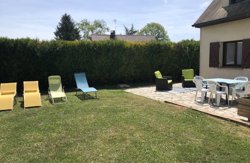 Fontenay-Saint-Pere House | Quiet family home with pool & spa - near Giverny, Thoiry and golf course