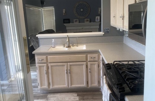 Valencia House | Quiet Family Friendly Home Close to Magic Mountain