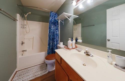 Columbia House | Quiet, Family Friendly Home