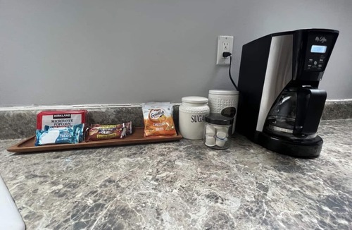 Oak Park House | Quiet, family getaway. Puppers welcome!