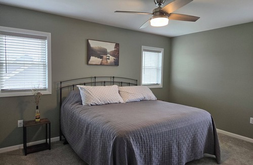 Baraboo Cabin | Quiet Family Haven/Pet Secure Backyard/New House