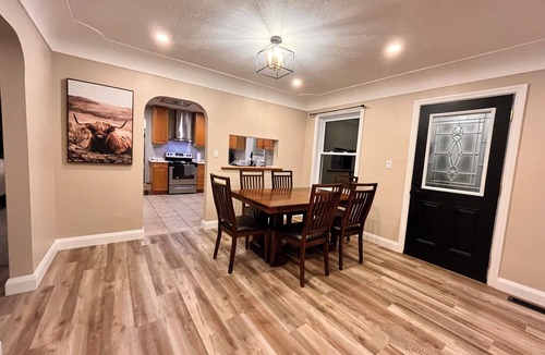 Tillsonburg House | Quiet Family Home. 3 Bed/2 bath. Full backyard. Free parking