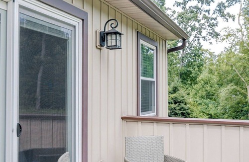 East Earl House | Quiet Family Home - Firepit- Barn for Animals