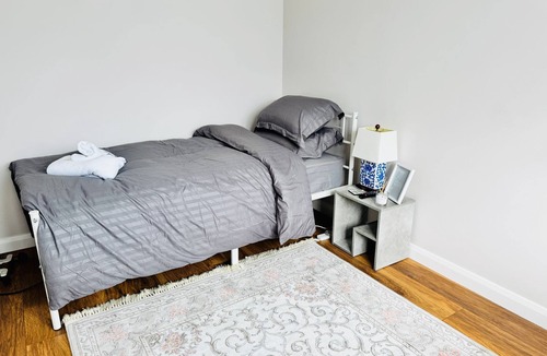 Knaphill House | Quiet Family Home