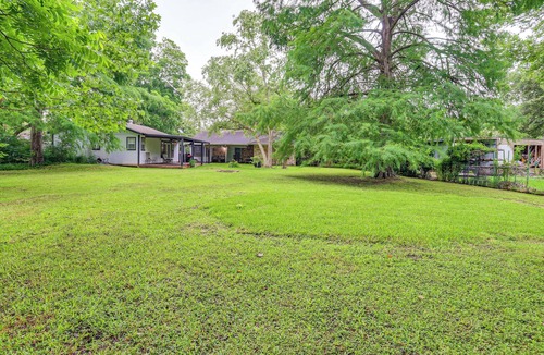 Texas City House | Quiet Family Home w/Yard ~ 15 Mi to Galveston!
