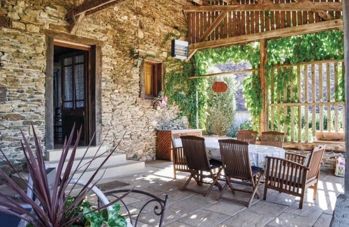 Sarrazac House | Quiet family home with secure swimming pool