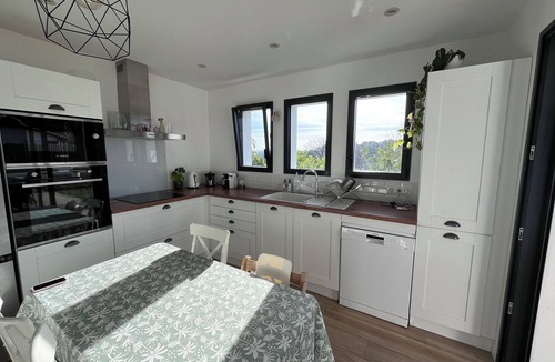 Bassussarry House | Quiet family house between sea and mountains with swimming pool - sleeps 8