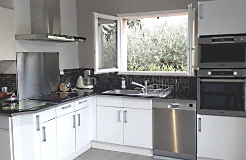 Aujargues Villa | Quiet family villa with garden and pool