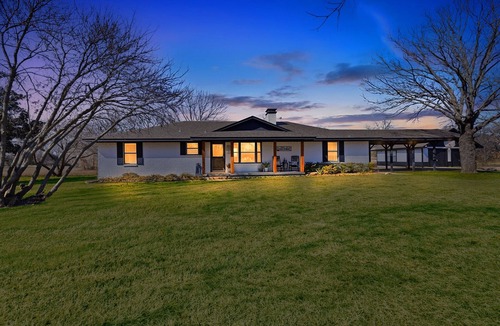 McKinney House | Quiet Farm, Gameroom, Firepit 2 Mi to McKinney
