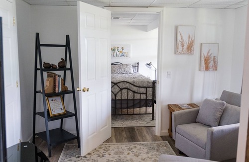 Edmonton House | Quiet farm stay, hike, mushroom hunt, see the animals, relax, so much more!