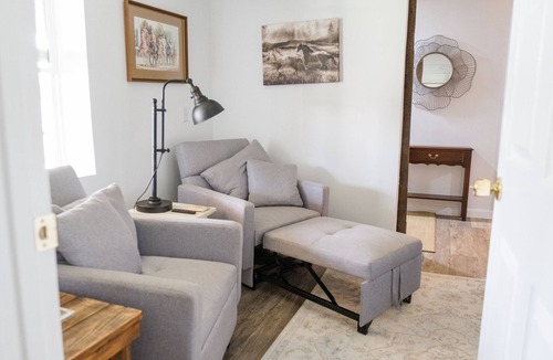 Edmonton House | Quiet farm stay, hike, mushroom hunt, see the animals, relax, so much more!