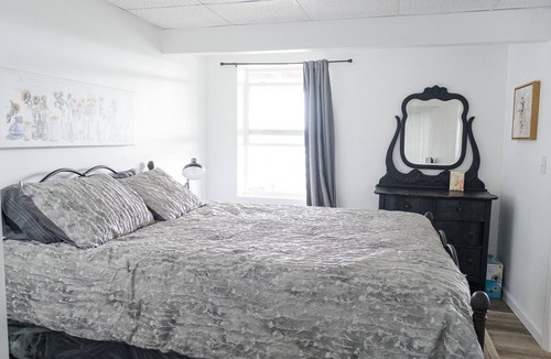 Edmonton House | Quiet farm stay, hike, mushroom hunt, see the animals, relax, so much more!