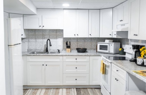 Edmonton House | Quiet farm stay, hike, mushroom hunt, see the animals, relax, so much more!