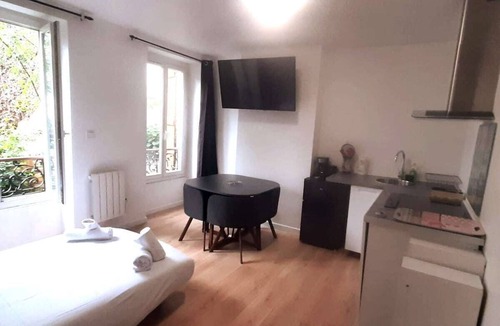 Montreuil Apartment | Quiet flat close to the metro